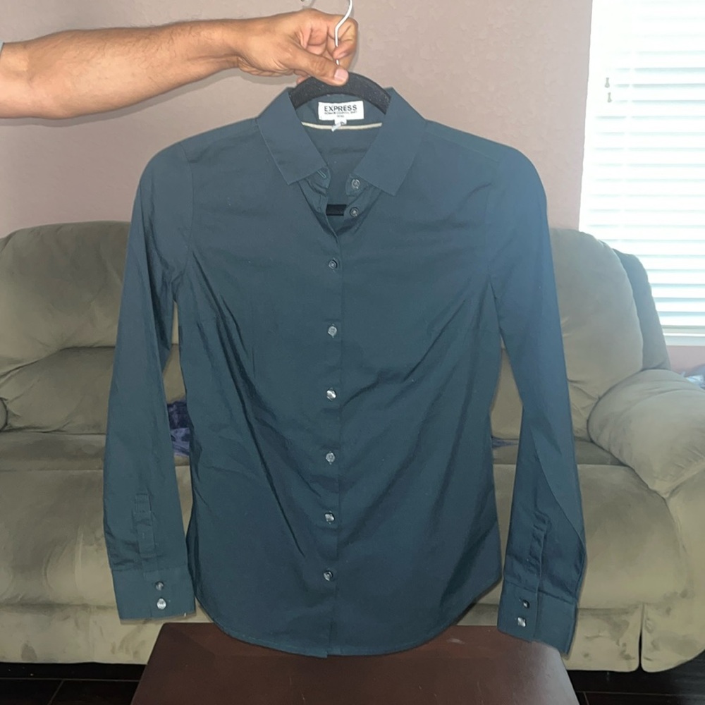 Dark Green Express Women’s Ultimate Essential Shirt - XS, fitted